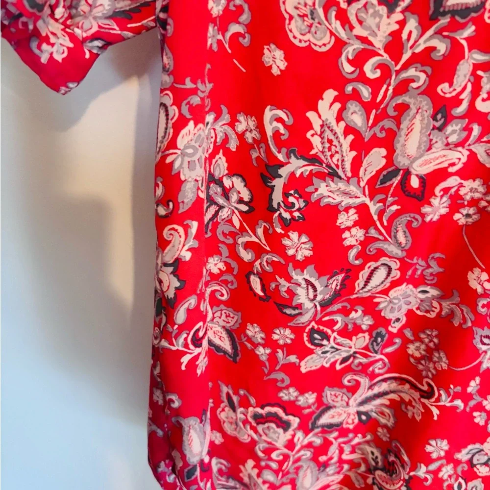 Loft red paisley blouse short sleeves with puff sleeves and v neck.